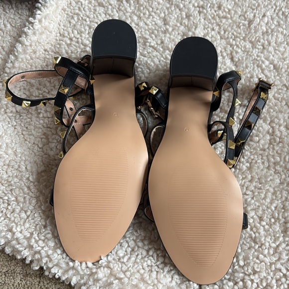 Strappy black sandal. NWOT size 9 - Picture 2 of 4